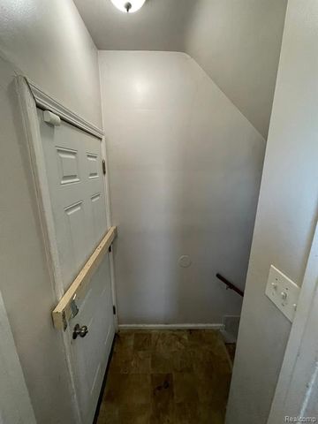 16500 Eastburn Street, Detroit, MI 48205