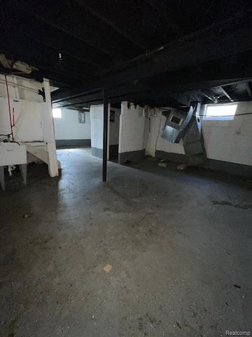 16500 Eastburn Street, Detroit, MI 48205