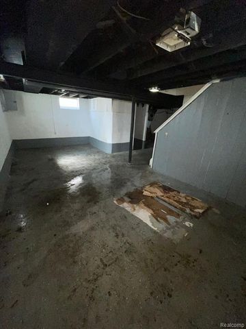 16500 Eastburn Street, Detroit, MI 48205