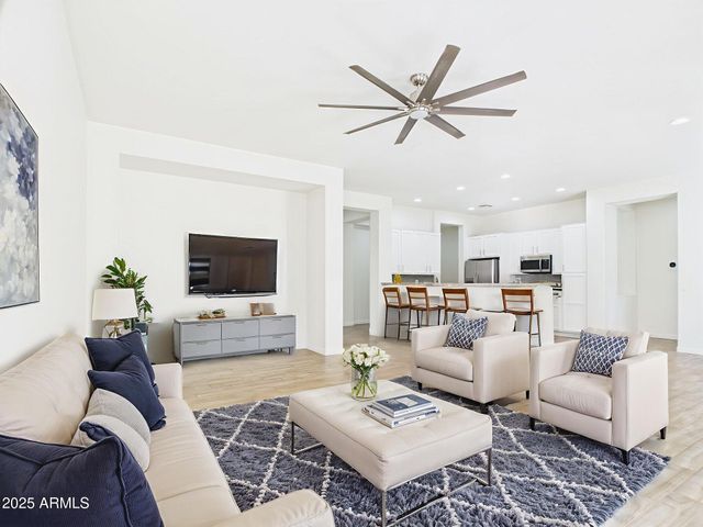 6915 S SAPPHIRE Way, Chandler, AZ 85249