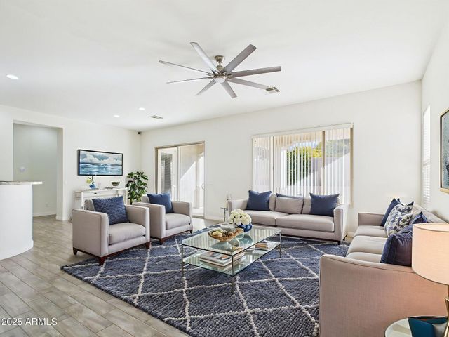 6915 S SAPPHIRE Way, Chandler, AZ 85249