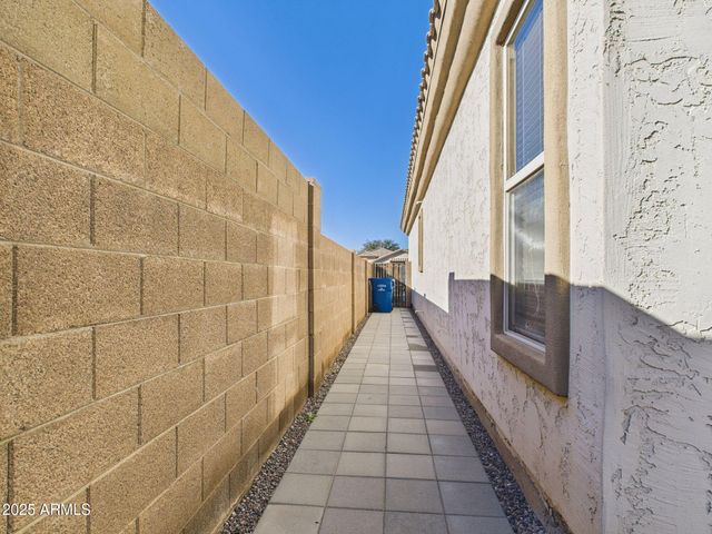 6915 S SAPPHIRE Way, Chandler, AZ 85249