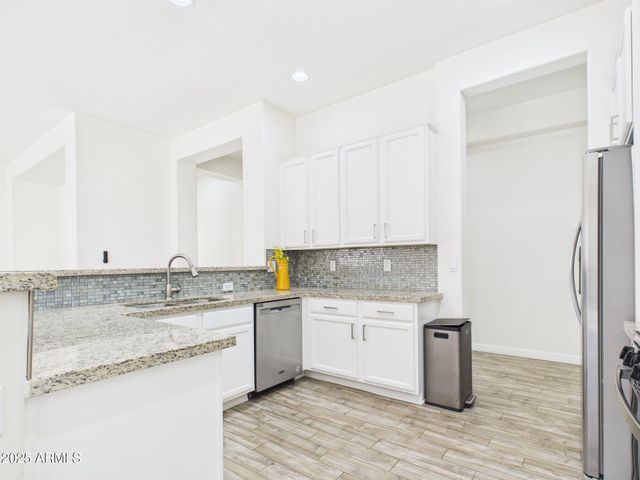 6915 S SAPPHIRE Way, Chandler, AZ 85249