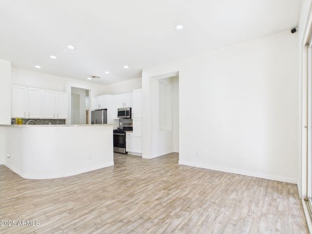 6915 S SAPPHIRE Way, Chandler, AZ 85249