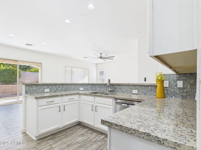 6915 S SAPPHIRE Way, Chandler, AZ 85249