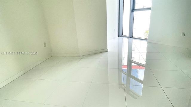 851 NE 1st Ave 412, Miami, FL 33132