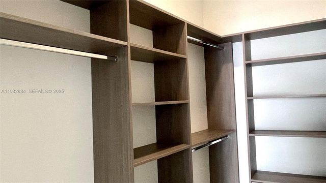 851 NE 1st Ave 412, Miami, FL 33132