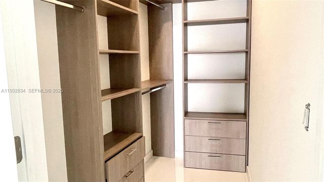 851 NE 1st Ave 412, Miami, FL 33132