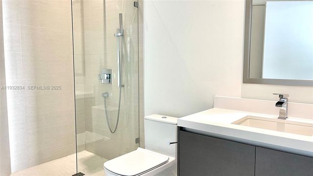 851 NE 1st Ave 412, Miami, FL 33132