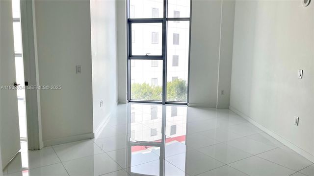 851 NE 1st Ave 412, Miami, FL 33132