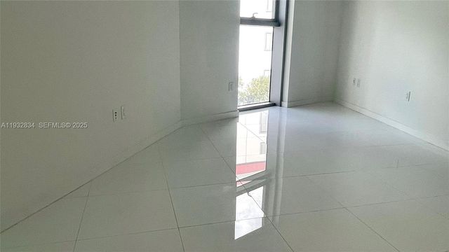 851 NE 1st Ave 412, Miami, FL 33132