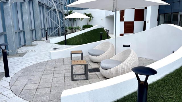 851 NE 1st Ave 412, Miami, FL 33132