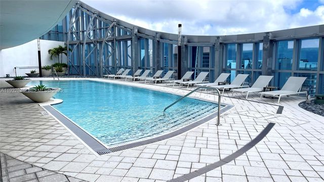 851 NE 1st Ave 412, Miami, FL 33132