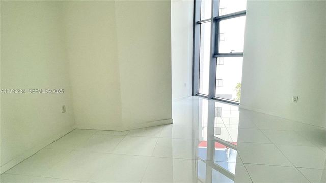 851 NE 1st Ave 412, Miami, FL 33132