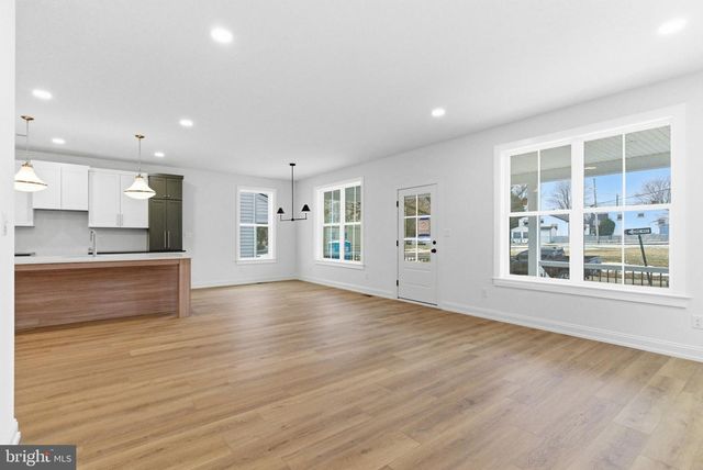 453 E FRANKLIN ST, Media, PA 19063