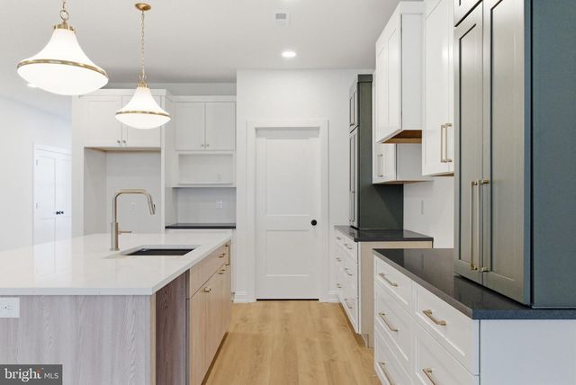 453 E FRANKLIN ST, Media, PA 19063