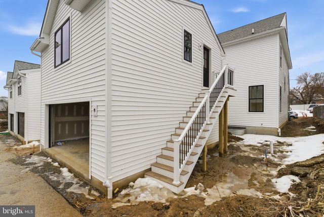 453 E FRANKLIN ST, Media, PA 19063