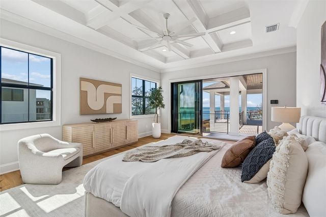 5032 W LONGFELLOW AVENUE, Tampa, FL 33629