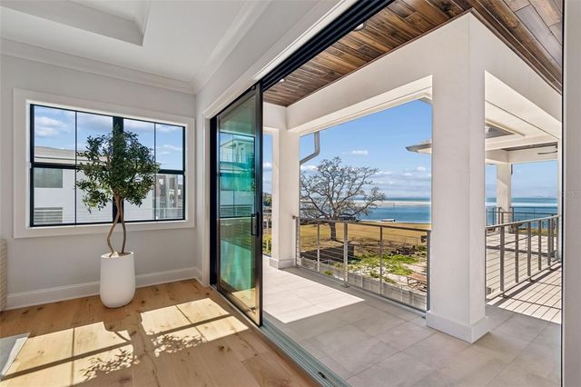 5032 W LONGFELLOW AVENUE, Tampa, FL 33629