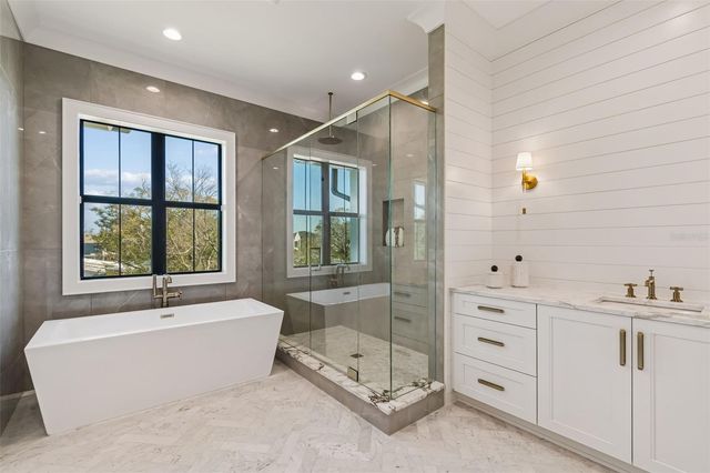 5032 W LONGFELLOW AVENUE, Tampa, FL 33629