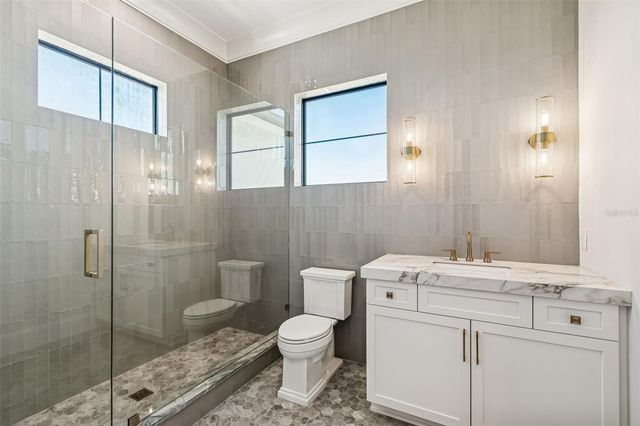 5032 W LONGFELLOW AVENUE, Tampa, FL 33629