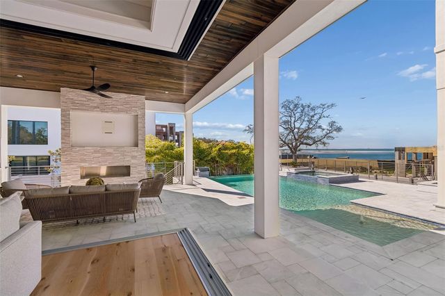 5032 W LONGFELLOW AVENUE, Tampa, FL 33629