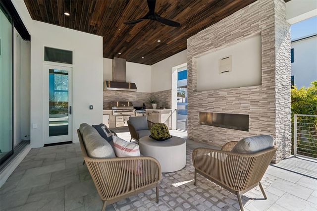 5032 W LONGFELLOW AVENUE, Tampa, FL 33629