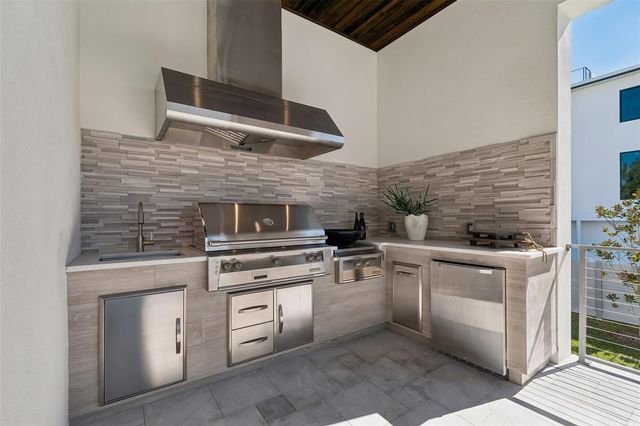 5032 W LONGFELLOW AVENUE, Tampa, FL 33629