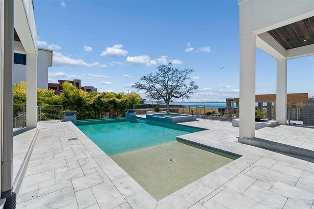 5032 W LONGFELLOW AVENUE, Tampa, FL 33629