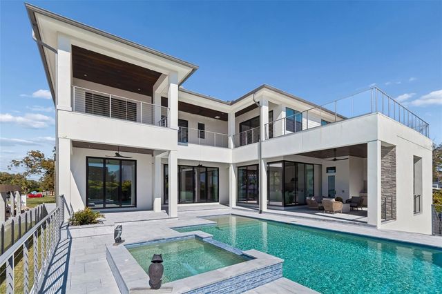 5032 W LONGFELLOW AVENUE, Tampa, FL 33629