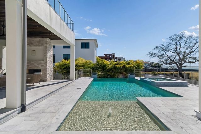 5032 W LONGFELLOW AVENUE, Tampa, FL 33629