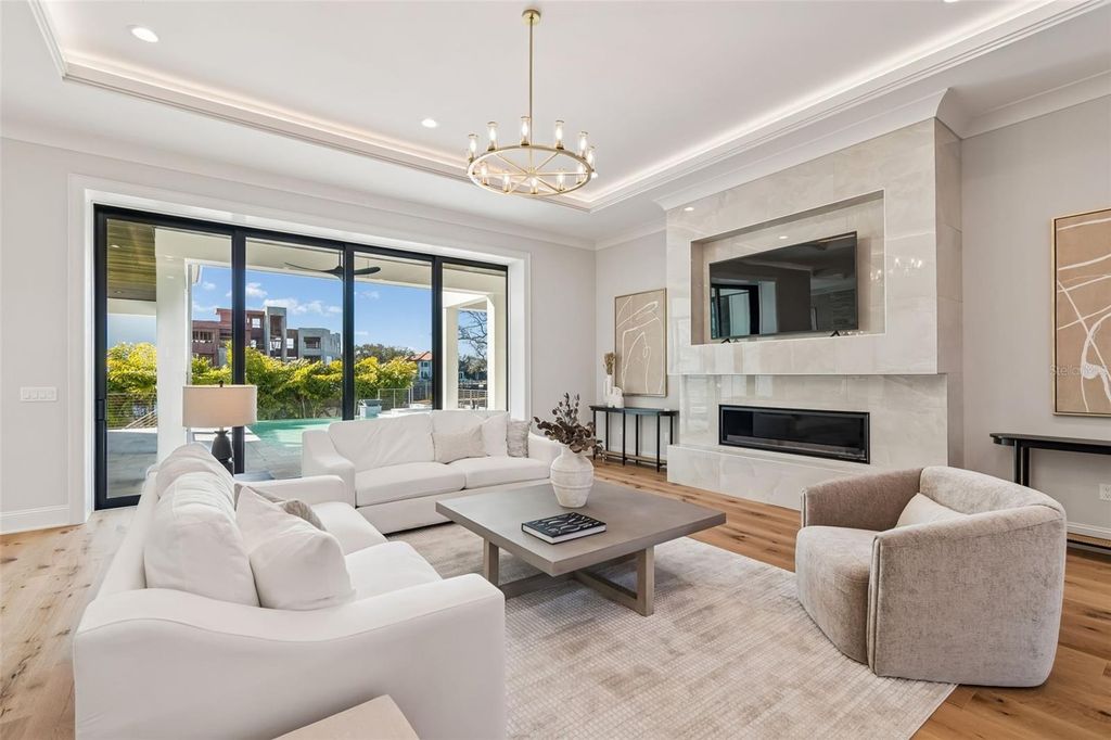 Image 16 of property listing at 5032 W LONGFELLOW AVENUE, Tampa, FL 33629