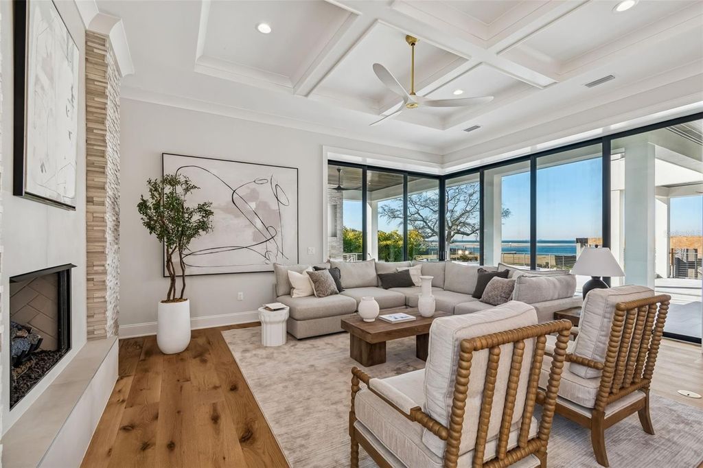 Image 27 of property listing at 5032 W LONGFELLOW AVENUE, Tampa, FL 33629