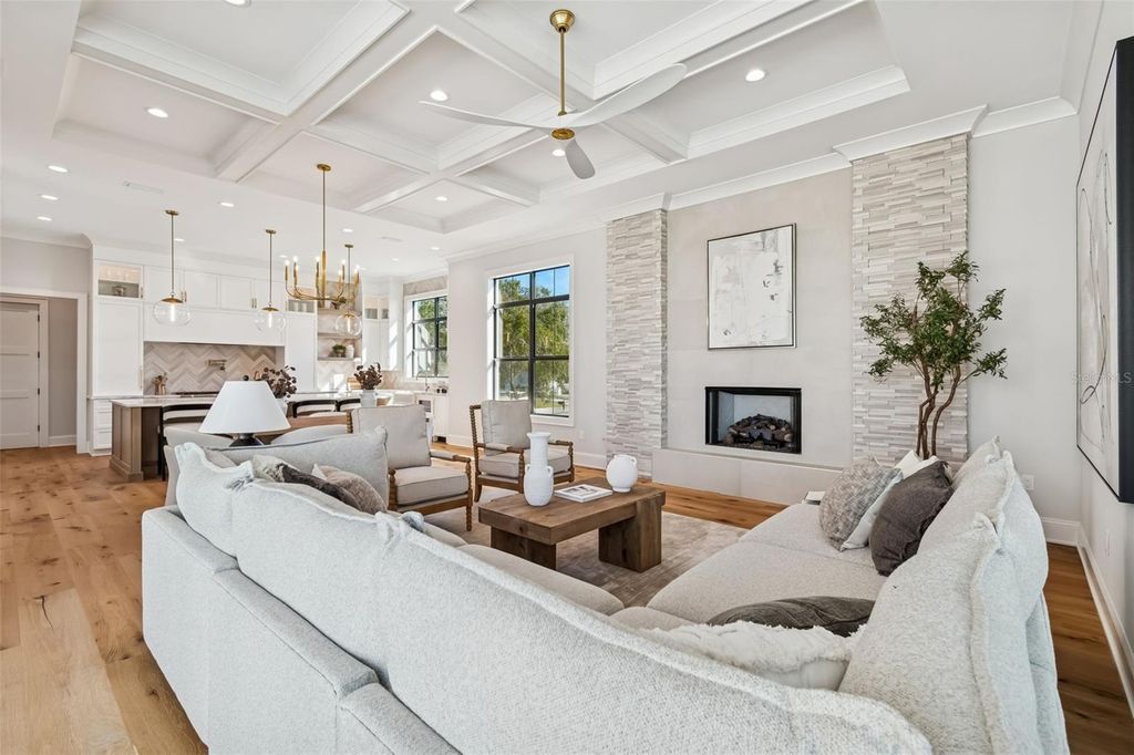 Image 28 of property listing at 5032 W LONGFELLOW AVENUE, Tampa, FL 33629