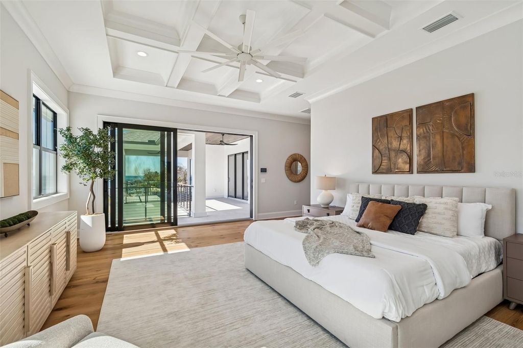 Image 29 of property listing at 5032 W LONGFELLOW AVENUE, Tampa, FL 33629