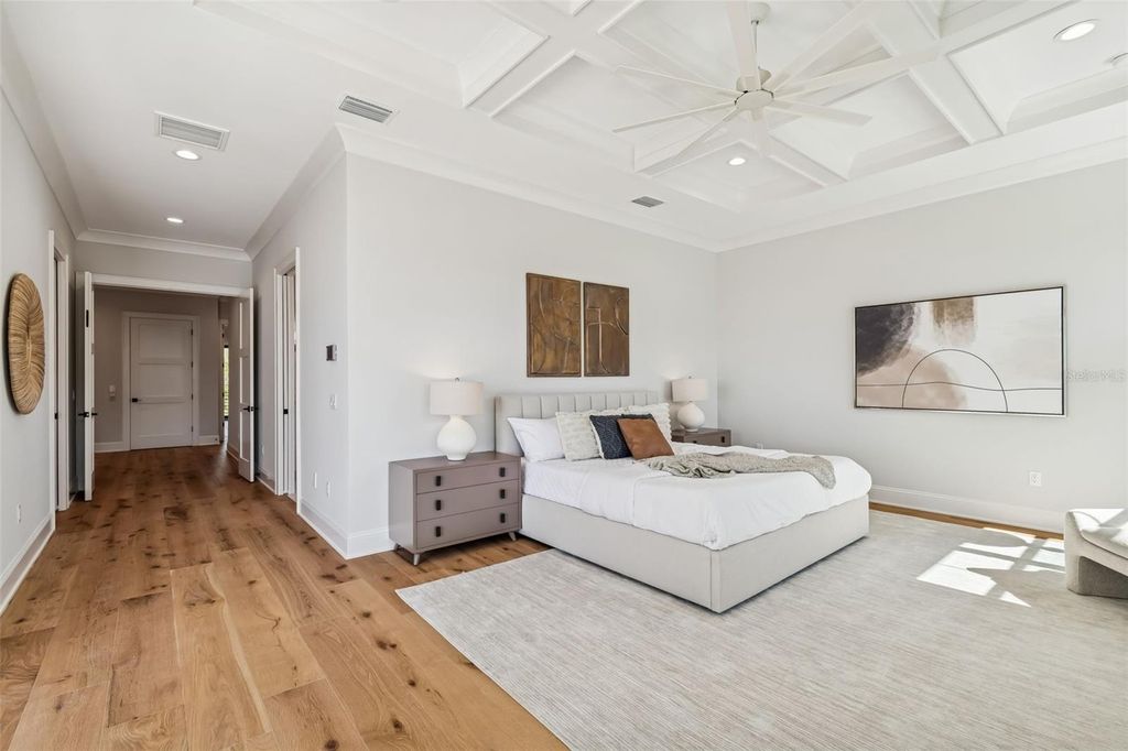 Image 30 of property listing at 5032 W LONGFELLOW AVENUE, Tampa, FL 33629