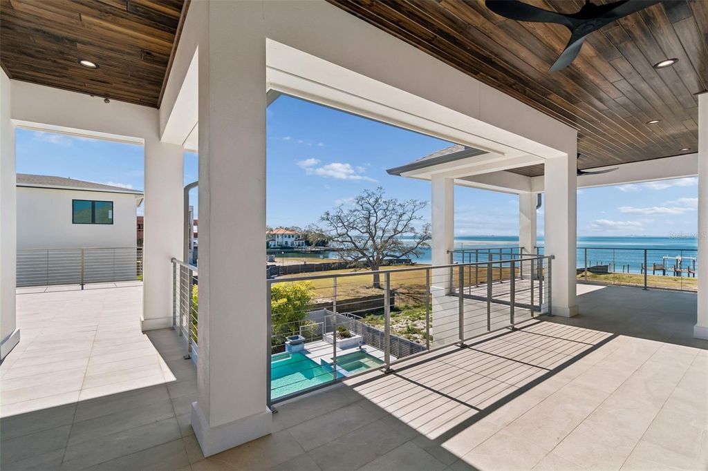 Image 33 of property listing at 5032 W LONGFELLOW AVENUE, Tampa, FL 33629