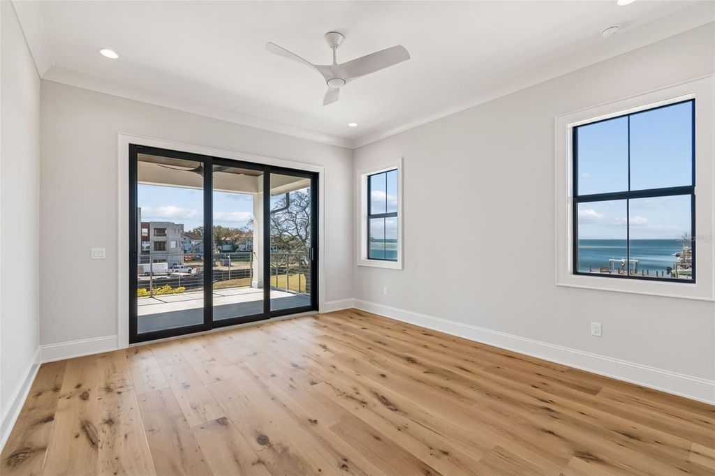 Image 37 of property listing at 5032 W LONGFELLOW AVENUE, Tampa, FL 33629