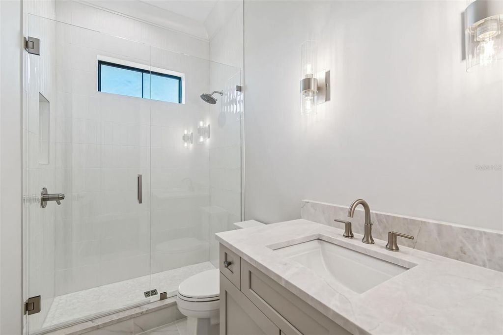 Image 44 of property listing at 5032 W LONGFELLOW AVENUE, Tampa, FL 33629