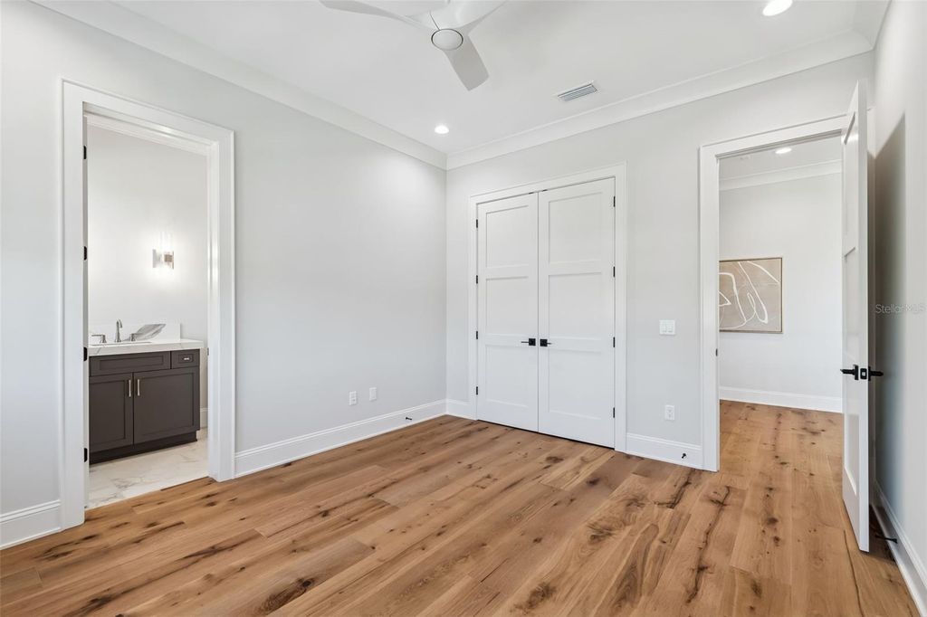 Image 46 of property listing at 5032 W LONGFELLOW AVENUE, Tampa, FL 33629