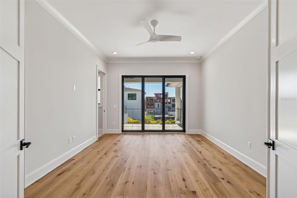 Image 48 of property listing at 5032 W LONGFELLOW AVENUE, Tampa, FL 33629