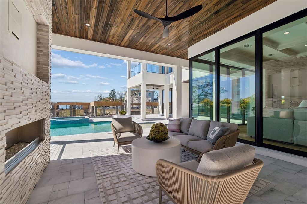 Image 58 of property listing at 5032 W LONGFELLOW AVENUE, Tampa, FL 33629