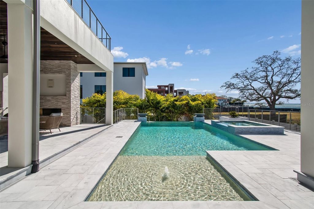 Image 60 of property listing at 5032 W LONGFELLOW AVENUE, Tampa, FL 33629