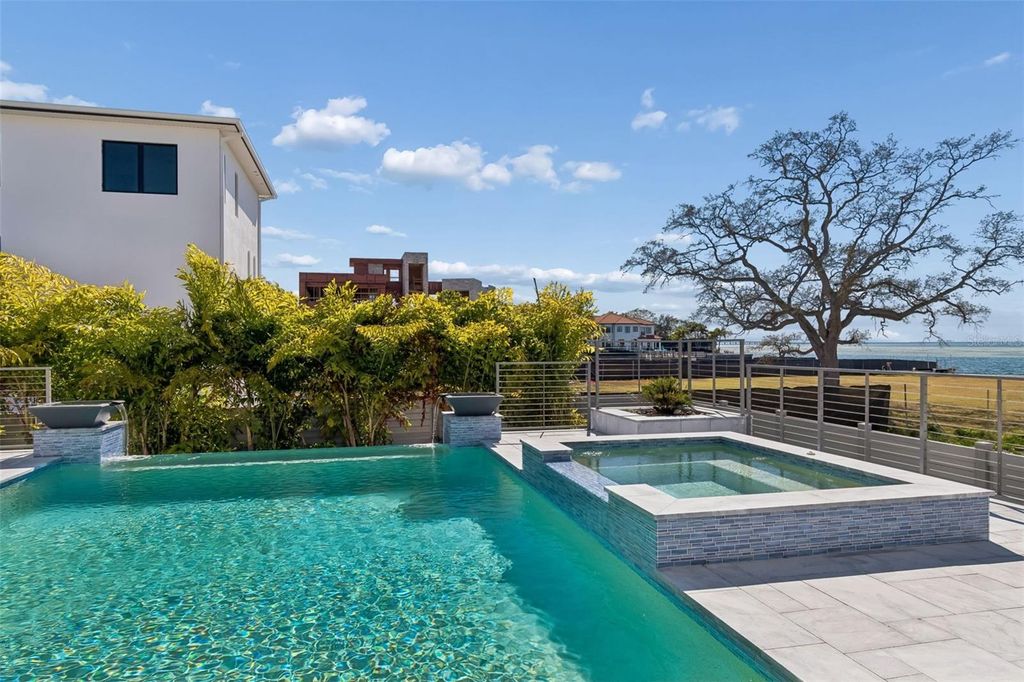 Image 62 of property listing at 5032 W LONGFELLOW AVENUE, Tampa, FL 33629