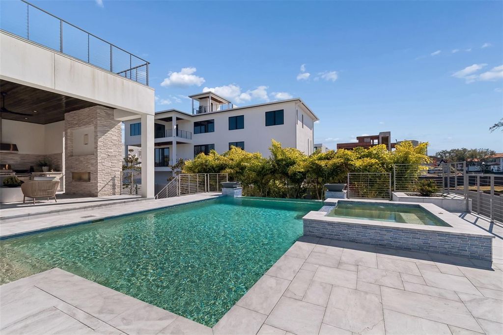 Image 63 of property listing at 5032 W LONGFELLOW AVENUE, Tampa, FL 33629