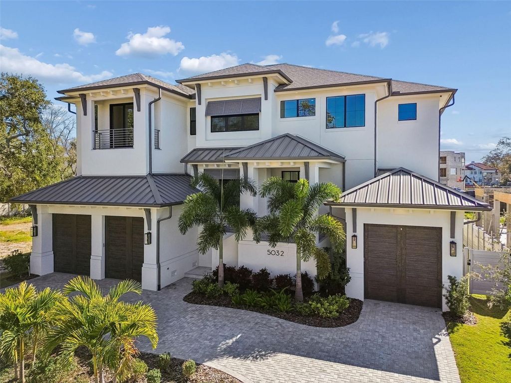 Image 10 of property listing at 5032 W LONGFELLOW AVENUE, Tampa, FL 33629