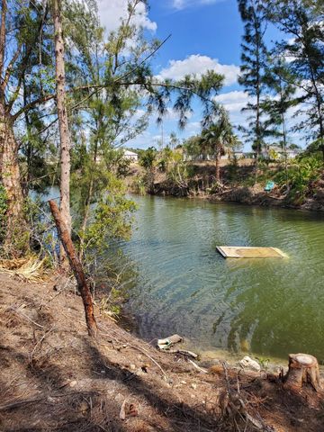 3905 NE 9th Avenue, Cape Coral, FL 33909