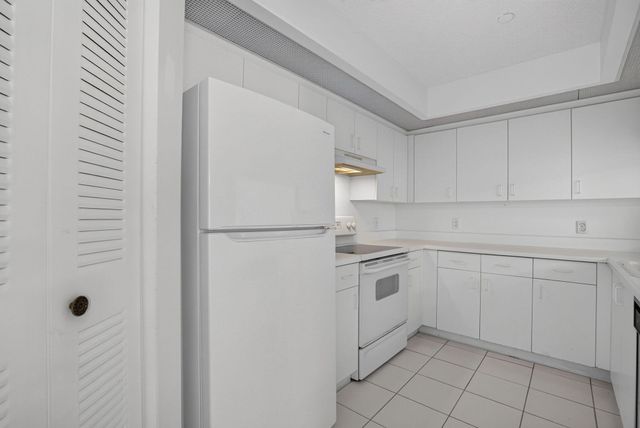800 SW 142nd Avenue 411N, Pembroke Pines, FL 33027