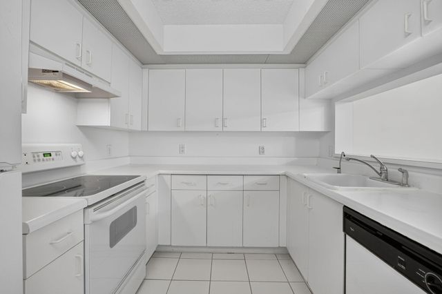 800 SW 142nd Avenue 411N, Pembroke Pines, FL 33027