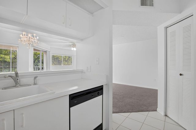 800 SW 142nd Avenue 411N, Pembroke Pines, FL 33027